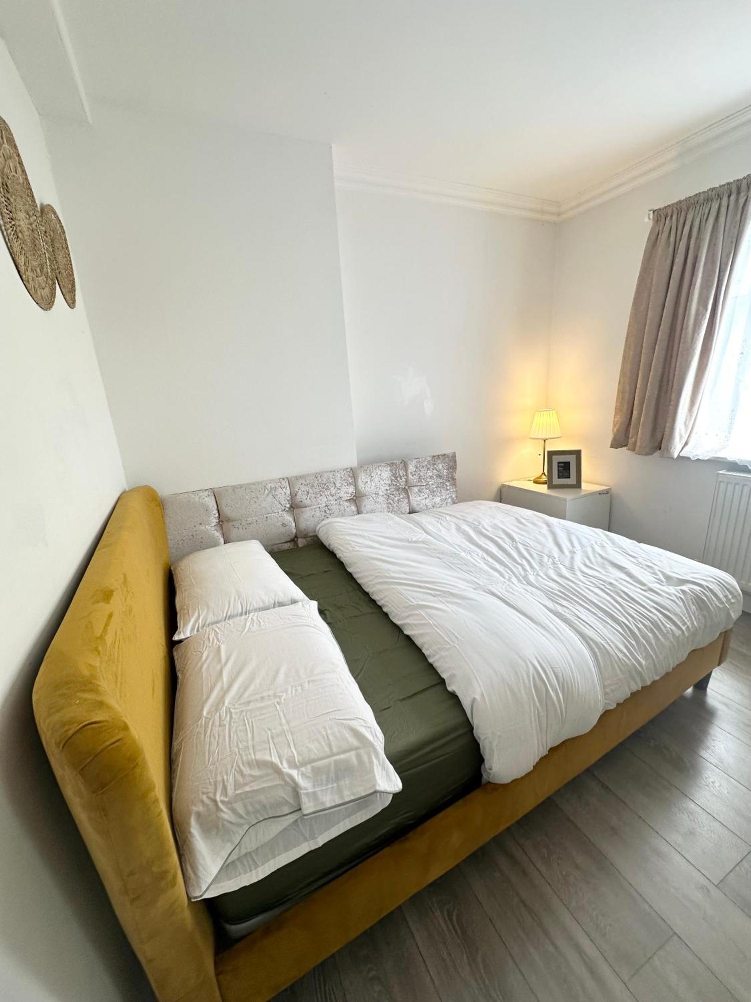 Beautiful Home In London With Easy Access To Central London Саттон Экстерьер фото