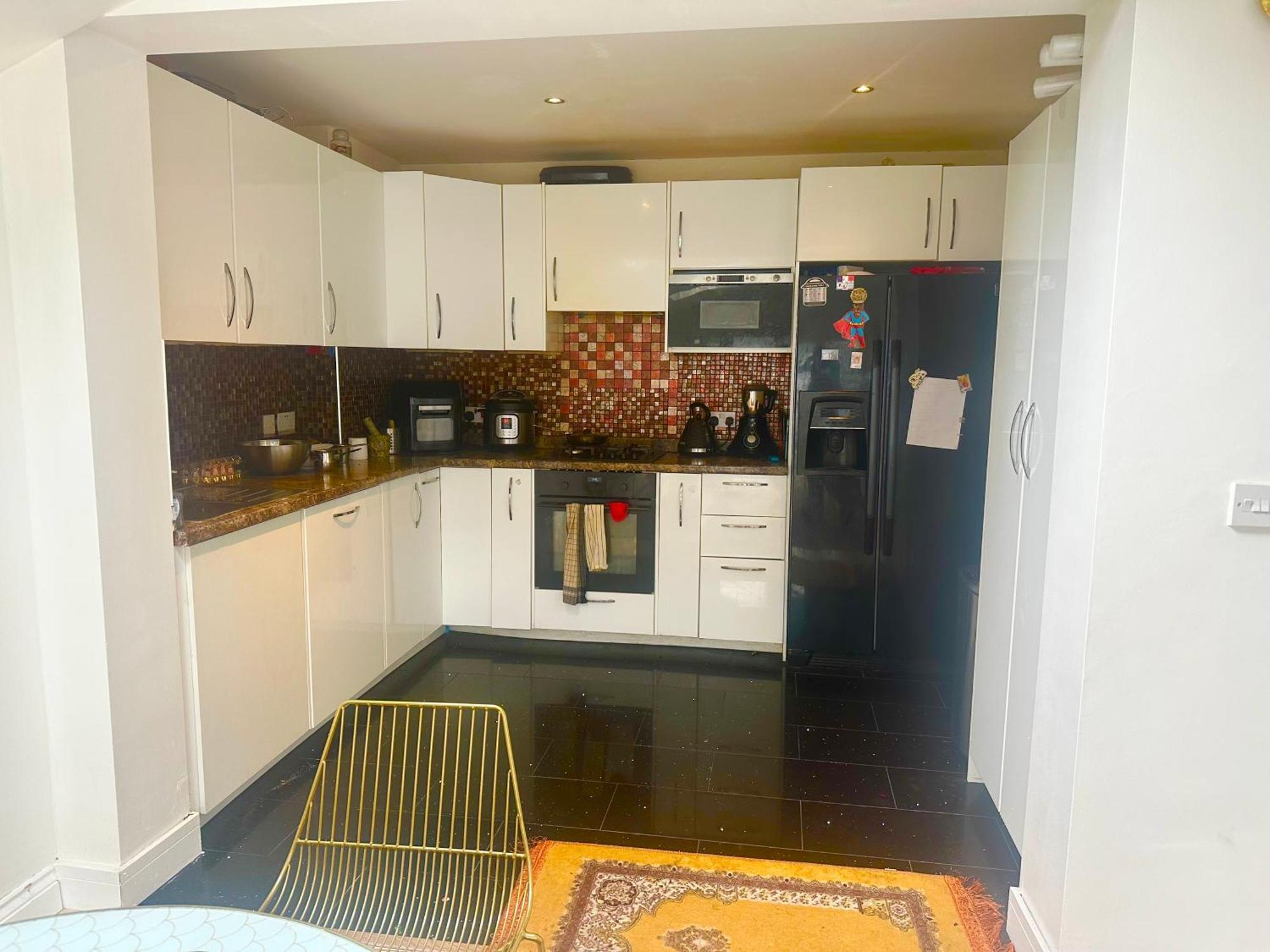 Beautiful Home In London With Easy Access To Central London Саттон Экстерьер фото