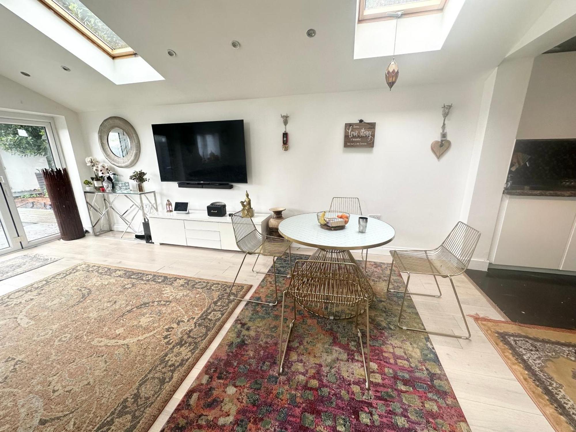 Beautiful Home In London With Easy Access To Central London Саттон Экстерьер фото