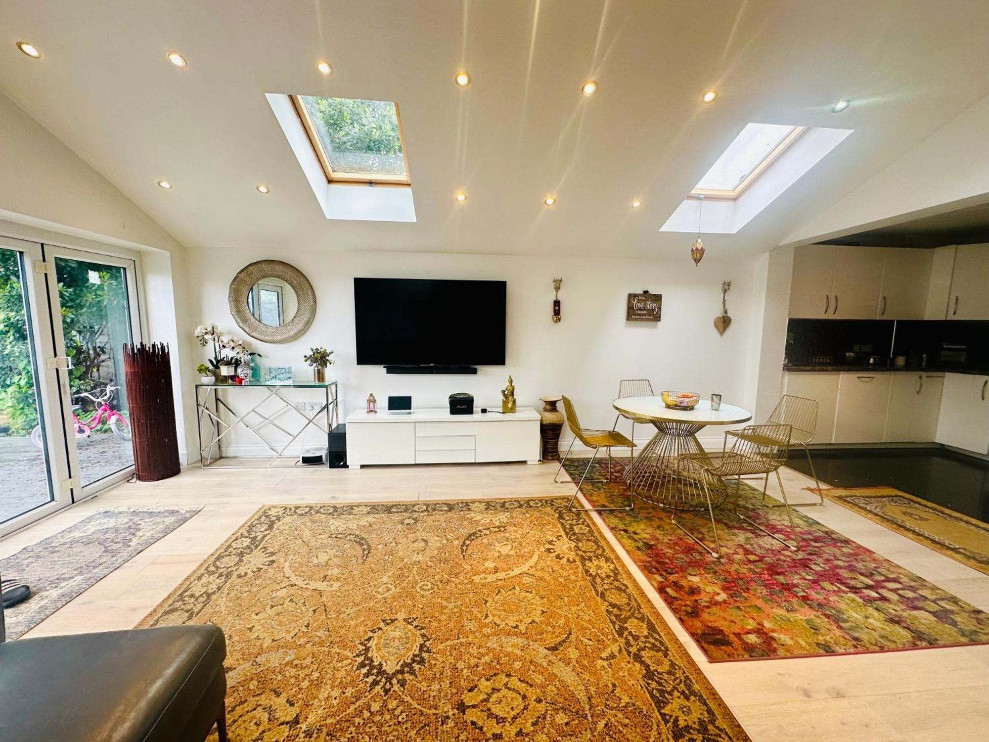 Beautiful Home In London With Easy Access To Central London Саттон Экстерьер фото