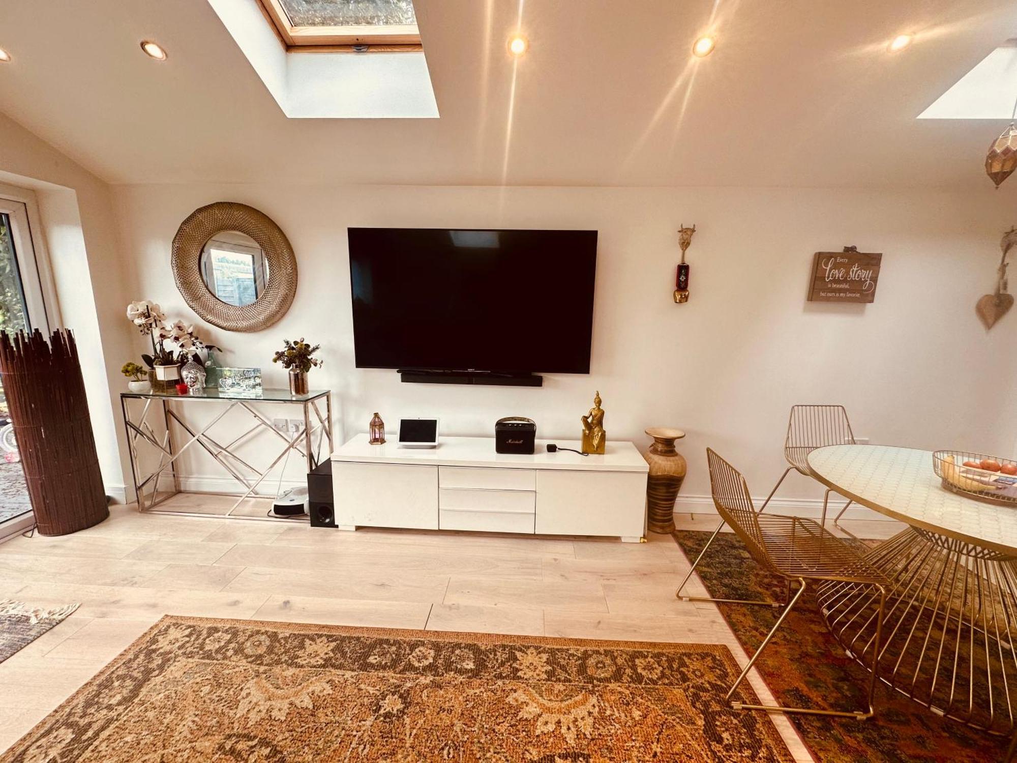 Beautiful Home In London With Easy Access To Central London Саттон Экстерьер фото